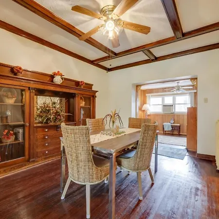 Chic Abode Steps From Magnificent Mile! Holiday home Chicago