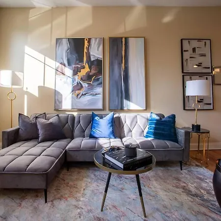 Getaway In The Heart Of Pilsen Apartment