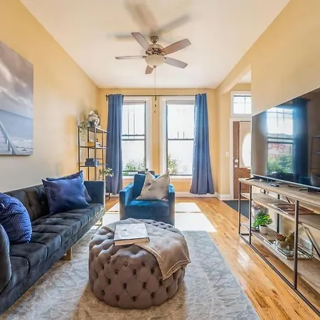 Lovely 2 Bed 3 Miles From Dt W Free Parking * Chicago