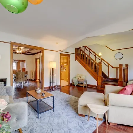 Holiday home Chic Abode Steps From Magnificent Mile!