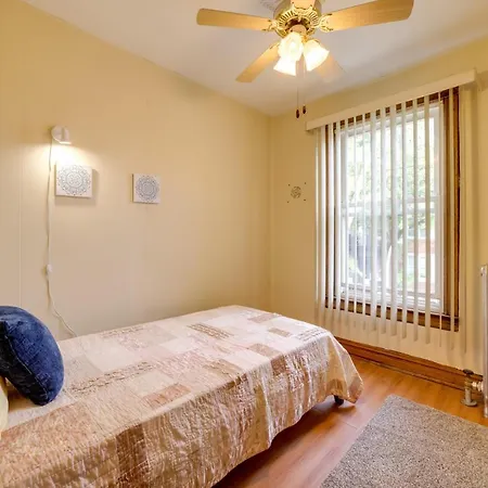 Chic Abode Steps From Magnificent Mile! *