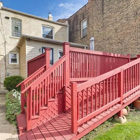 Chic Abode Steps From Magnificent Mile! *