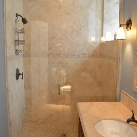Villa Featured In Socials Luxurious Airbnbs Chicago