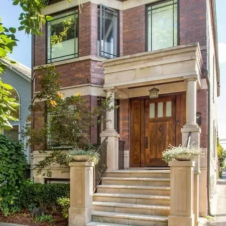 Featured In Socials Luxurious Airbnbs Villa