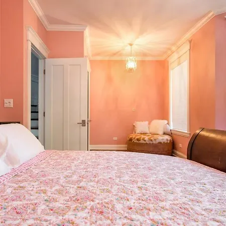 Featured In Socials Luxurious Airbnbs Villa Chicago
