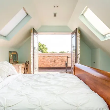Featured In Socials Luxurious Airbnbs * Chicago