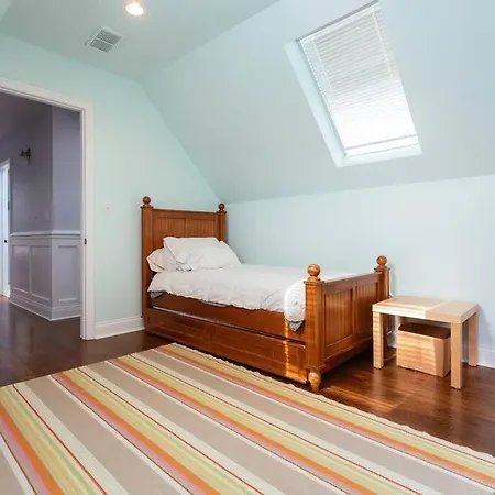 Villa Featured In Socials Luxurious Airbnbs Chicago