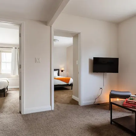 Logan Square Duplex 3br S2 Apartment *