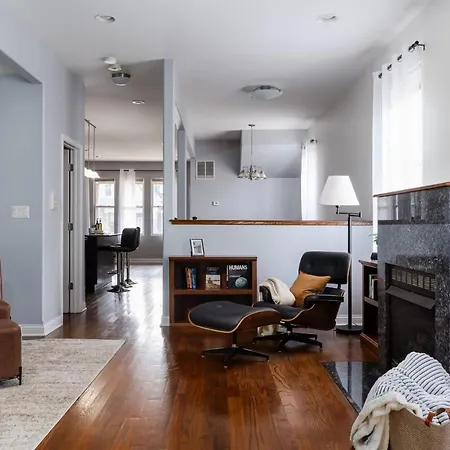 Logan Square Duplex 3br S2 * Chicago