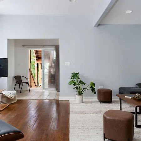 Logan Square Duplex 3br S2 Chicago