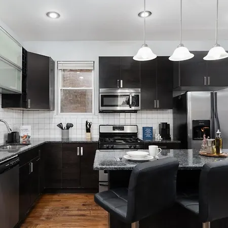 Logan Square Duplex 3br S2 Apartment *