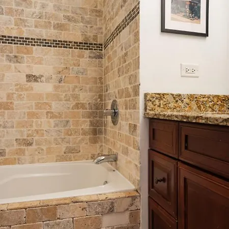 Apartment Logan Square Duplex 3br S2