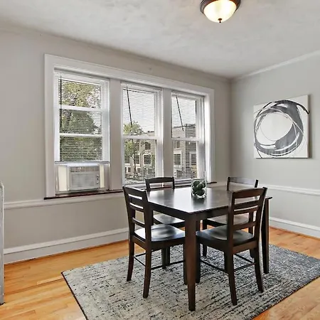 Prime In A 1br - Cullom F2 Chicago