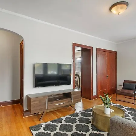 Prime In A 1br - Cullom F2 Apartment