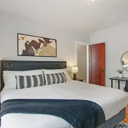 Prime In A 1br - Cullom F2 *