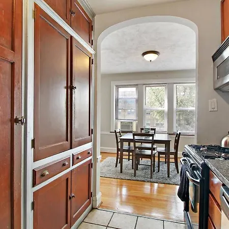 Prime In A 1br - Cullom F2 Apartment *