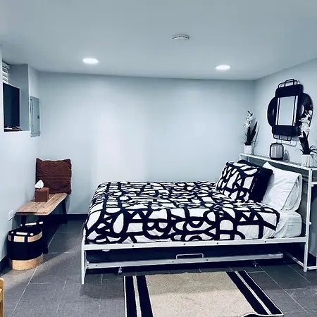 - Pilsen - Unit B Apartment *
