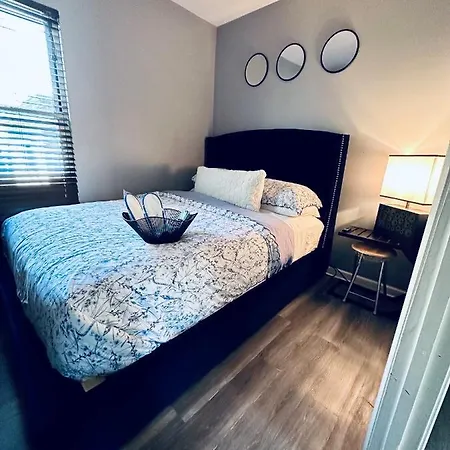 Tiny House - Pilsen Neighborhood