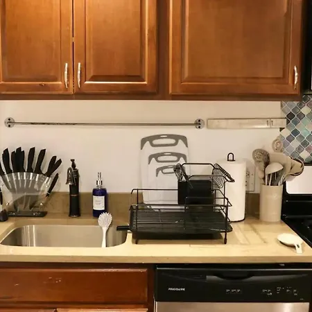 Stylish Cozy 2br Near Train Station Groceries * Chicago