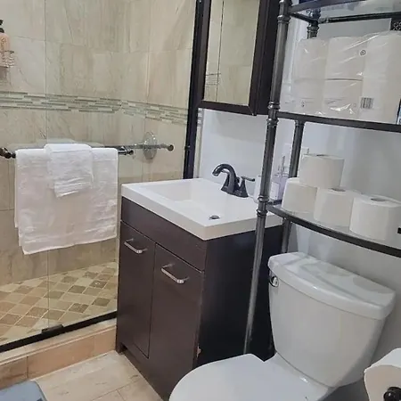 Stylish Cozy 2br Near Train Station Groceries Apartment Chicago