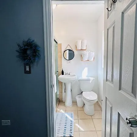 Tiny House - Pilsen Neighborhood Apartment Chicago