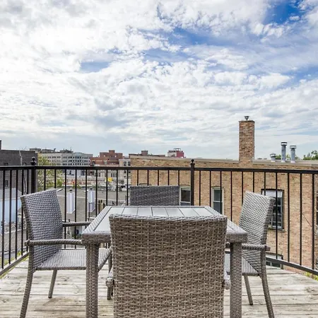Lakeview 2br W Patio Wd Nr Wrigley Field Chi-458 Chicago