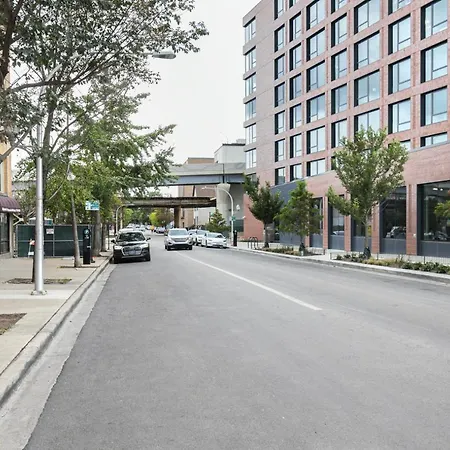 Lakeview 2br W Patio Wd Nr Wrigley Field Chi-458 *