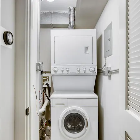 Lakeview 2br W Patio Wd Nr Wrigley Field Chi-458 Apartment