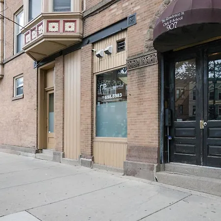 Lakeview 2br W Patio Wd Nr Wrigley Field Chi-458 *