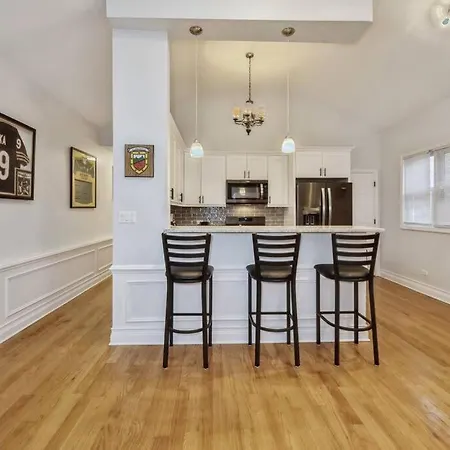 2-bed 2-bath - Close To Uc W/ Free Parking Apartment Chicago