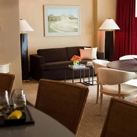 Hotel The Royal Sonesta River North 4*