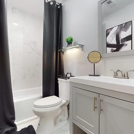 Modern Elegance: 4br Duplex W/ Free Garage Parking Apartment *