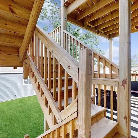 Modern Elegance: 4br Duplex W/ Free Garage Parking Chicago