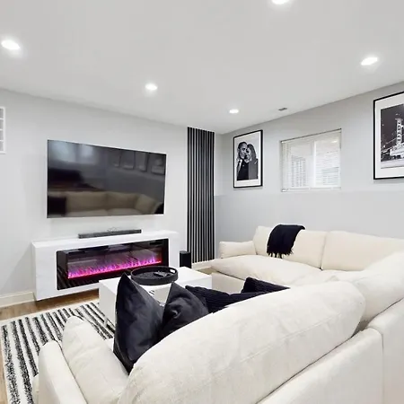 Apartment Modern Elegance: 4br Duplex W/ Free Garage Parking Chicago