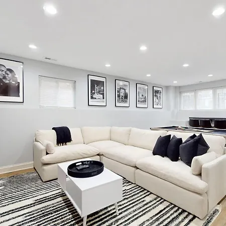 Apartment Modern Elegance: 4br Duplex W/ Free Garage Parking