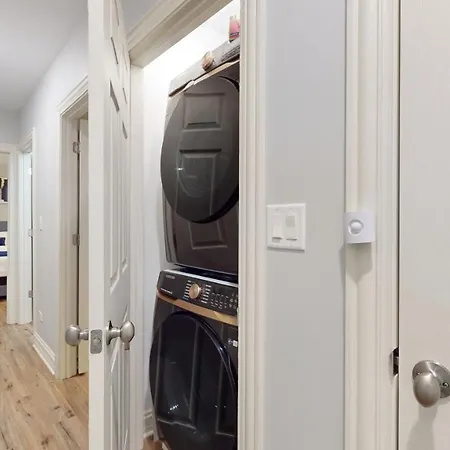 Apartment Modern Elegance: 4br Duplex W/ Free Garage Parking *
