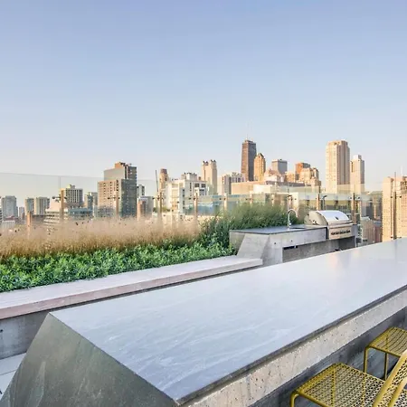 Apartment River North 1br W Gym Pool Roof Nr Riverwalk Chi-825 *