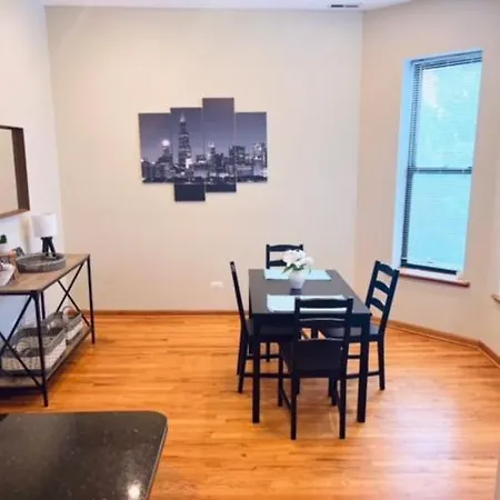 3bd/2ba In Historic Hyde Park Neighborhood W/ Parking Near Of Aparthotel Chicago