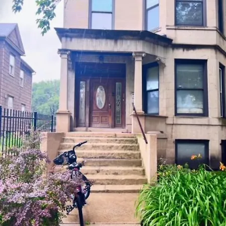 3bd/2ba In Historic Hyde Park Neighborhood W/ Parking Near Of Chicago