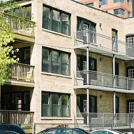 Wrigleyville Away From Home! 5 Mins From Downtown! Steps From Lake!! Cozy! * Chicago