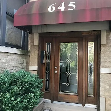 Wrigleyville Away From Home! 5 Mins From Downtown! Steps From Lake!! Cozy! Apartment Chicago