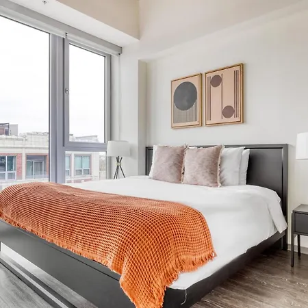 Bucktown 2br W Lounge Roof Gym 1 Block To L Chi-663 * Chicago