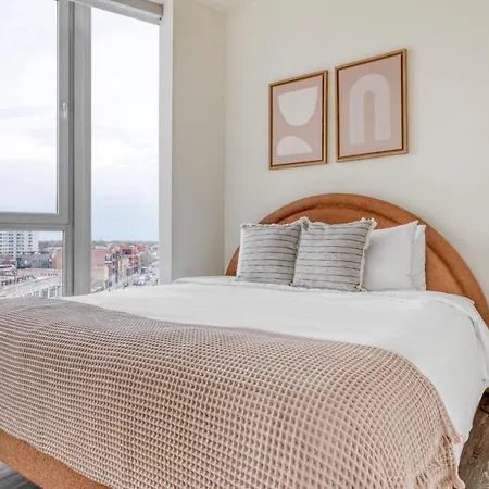 Bucktown 2br W Lounge Roof Gym 1 Block To L Chi-663 *