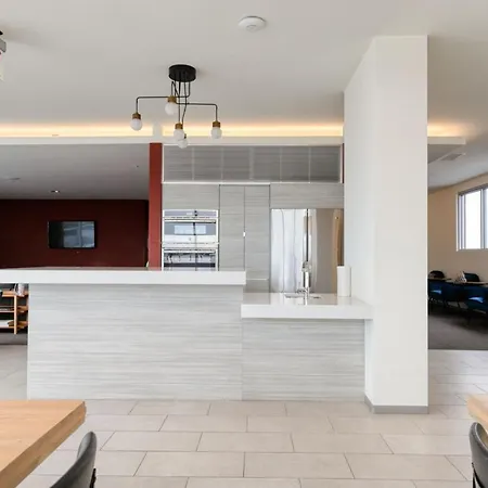 Bucktown 2br W Lounge Roof Gym 1 Block To L Chi-663 * Chicago