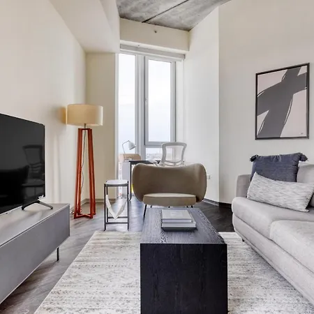 Bucktown 2br W Lounge Roof Gym 1 Block To L Chi-663 * Chicago