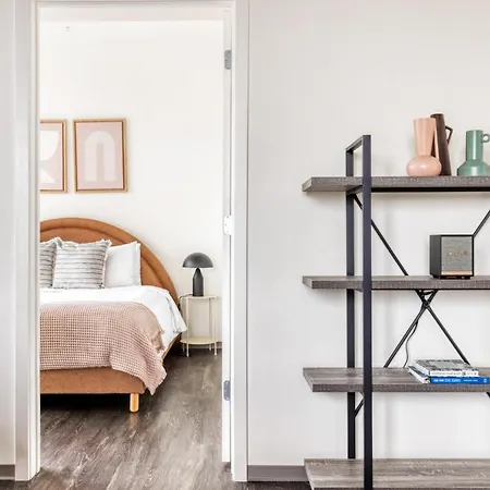 Bucktown 2br W Lounge Roof Gym 1 Block To L Chi-663 * Chicago
