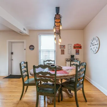 Belmont & Racine - Walk To Wrigley & Southport Corridor & Belmont L Train Station! Chicago