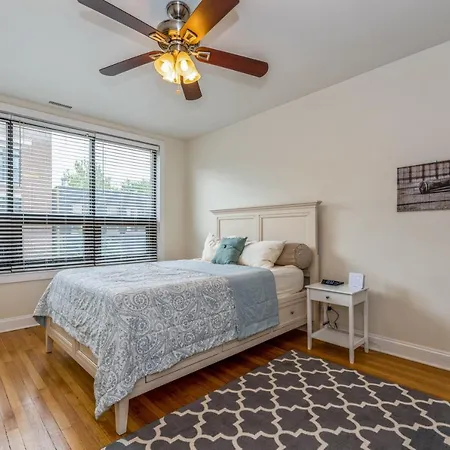 Belmont & Racine - Walk To Wrigley & Southport Corridor & Belmont L Train Station! * Chicago