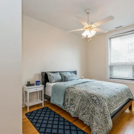 Apartment Belmont & Racine - Walk To Wrigley & Southport Corridor & Belmont L Train Station!