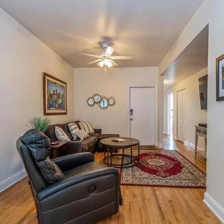 Belmont & Racine - Walk To Wrigley & Southport Corridor & Belmont L Train Station! Chicago